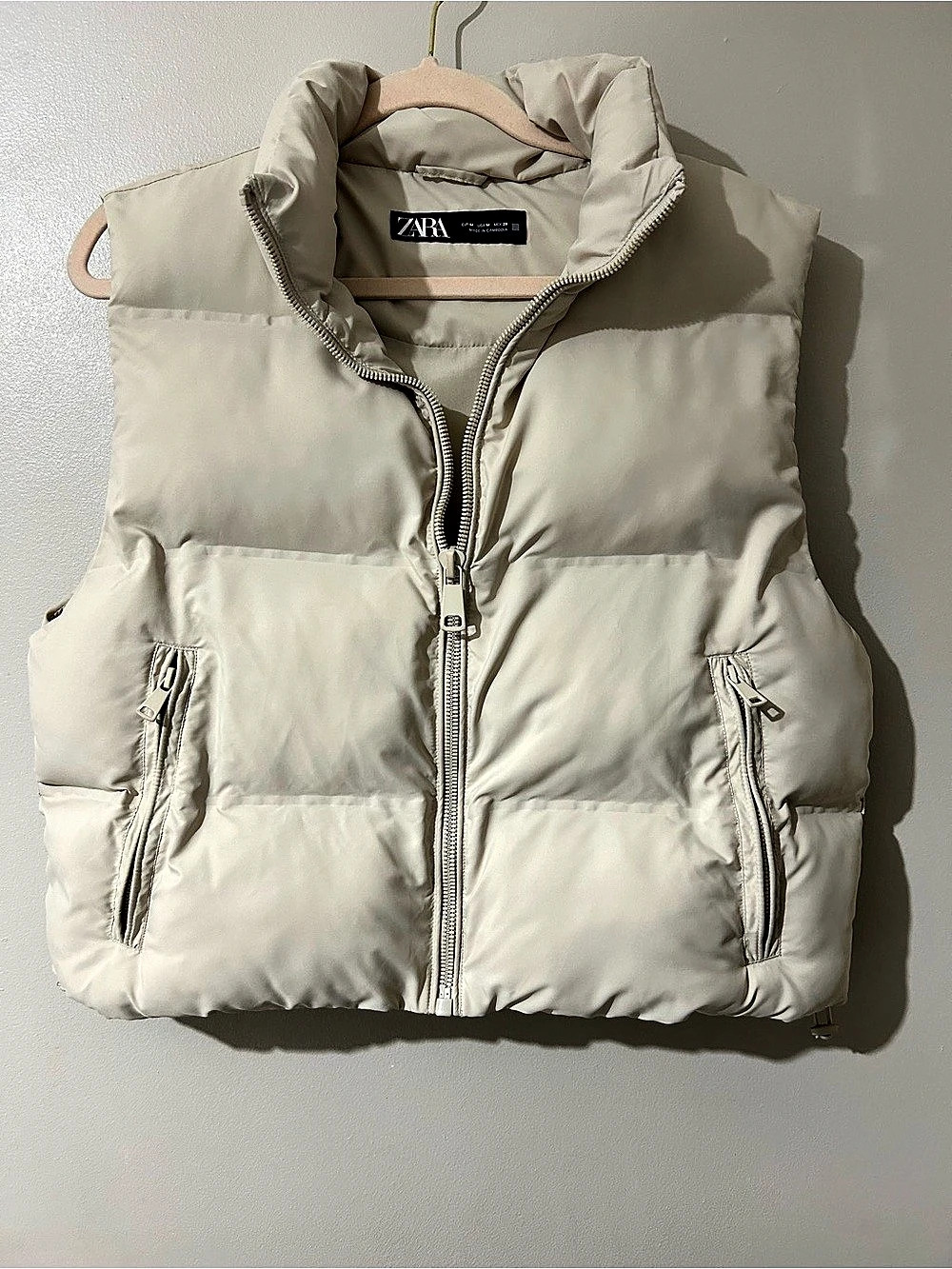 Zara Puffer Vest in Cream Size Medium Like New